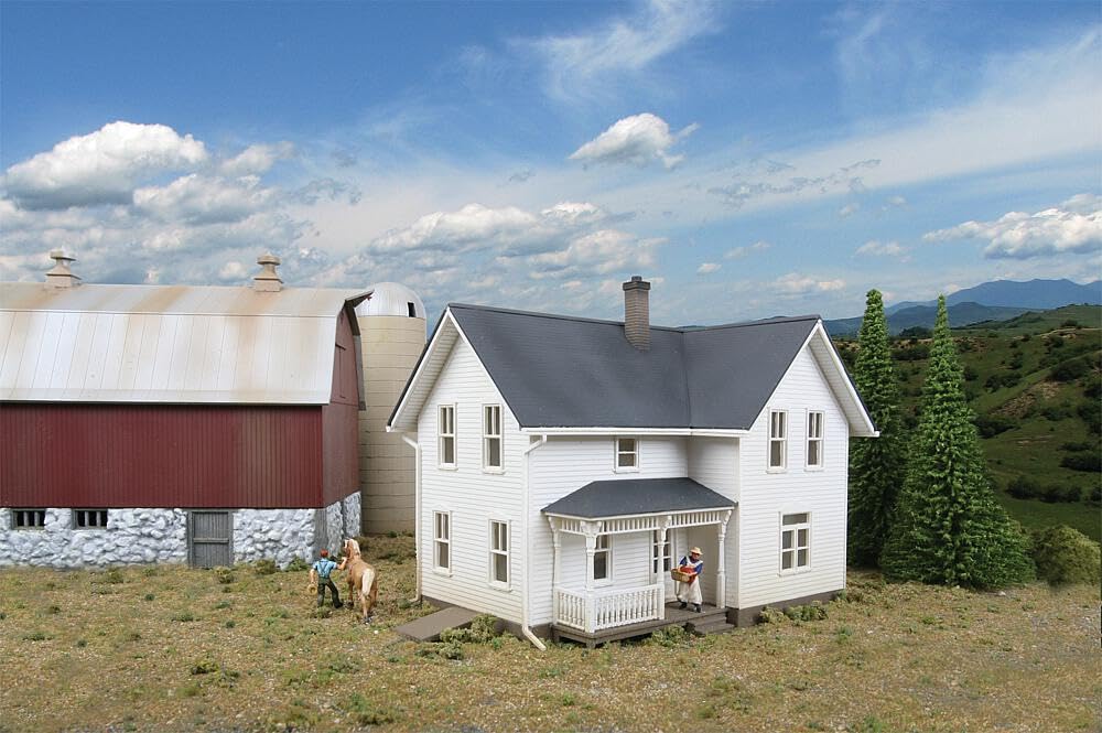 Walthers Cornerstone Farmhaus