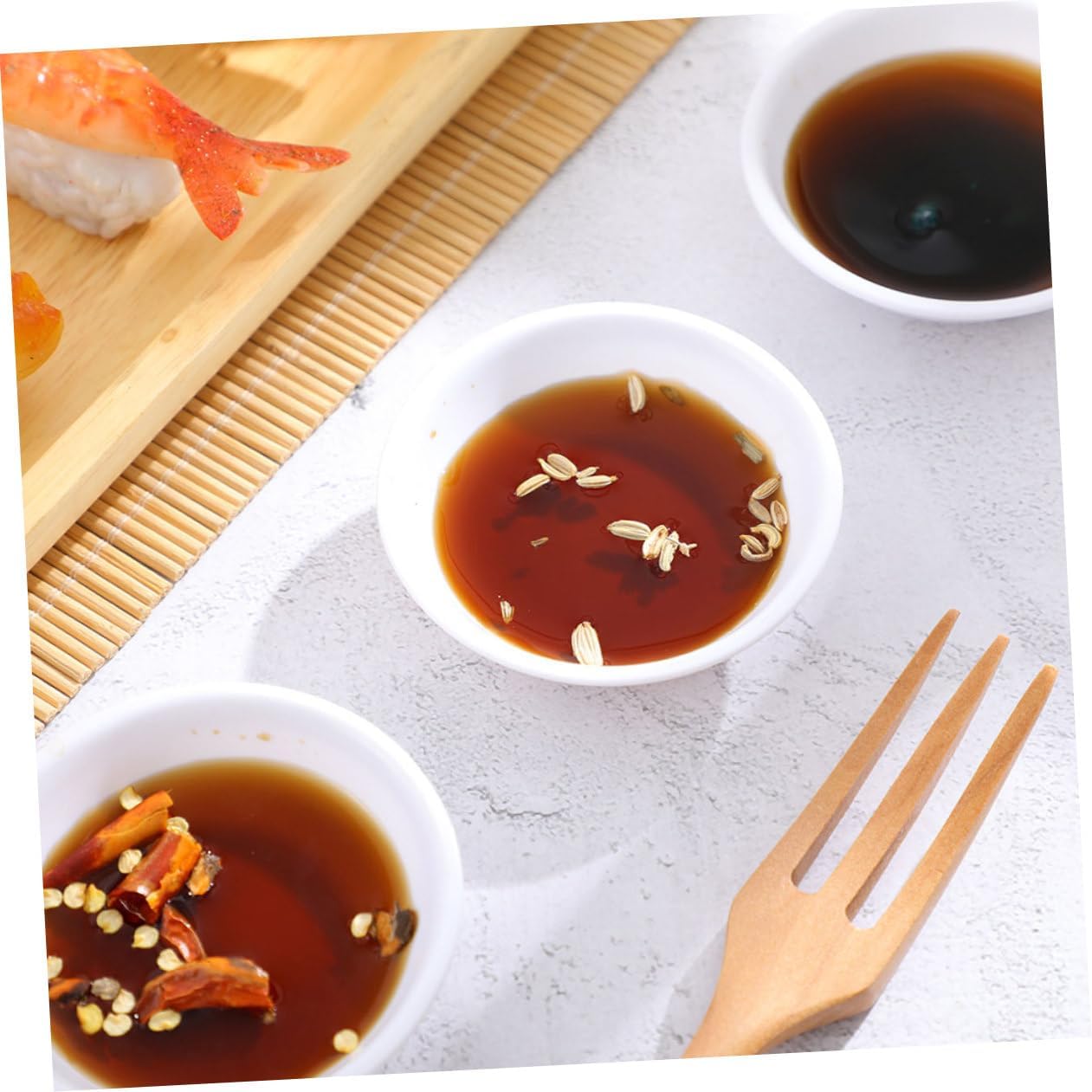 Cabilock 15pcs Plastic Sauce Plates Round Dishes Condiment Trays for Japanese Soy Sauce and Jus