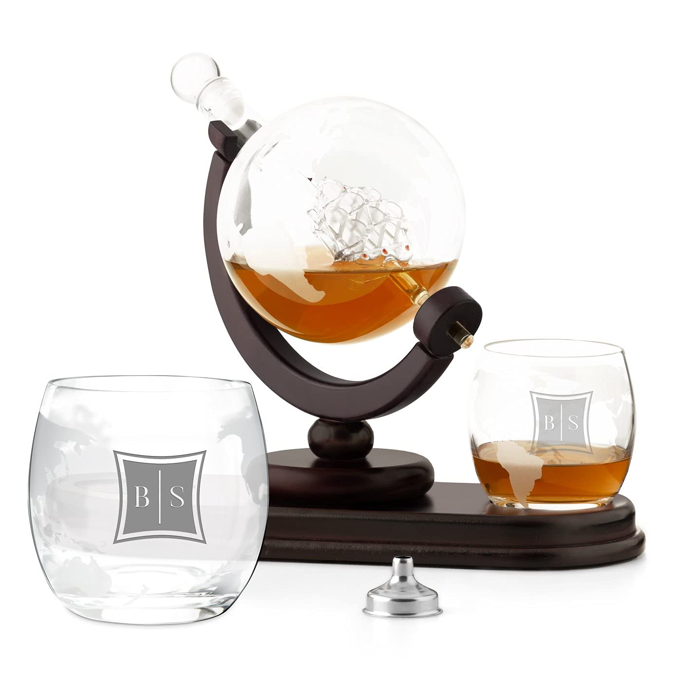 Maverton Decanter per Whisky in vetro - incisione personalizzata - Caraffa a forma di mappamondo da 850 ml + 2 bicchieri da whisky - idee regalo per anniversario - eleganza