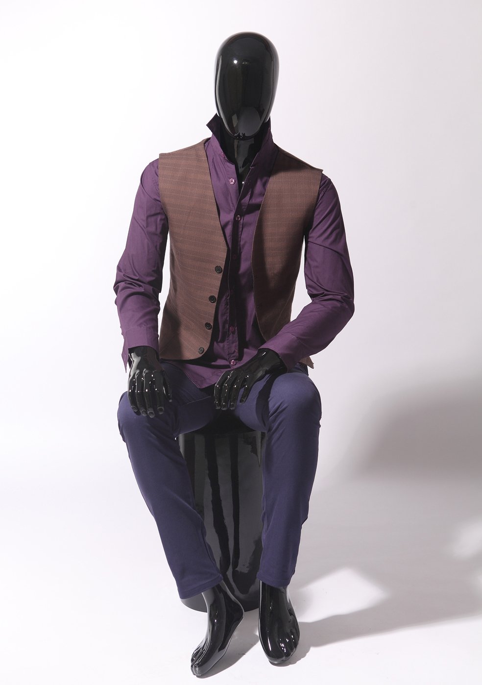 Mannequin de vitrine laqué noir ou blanc brillant « sans visage » (XM16-H mâle)
