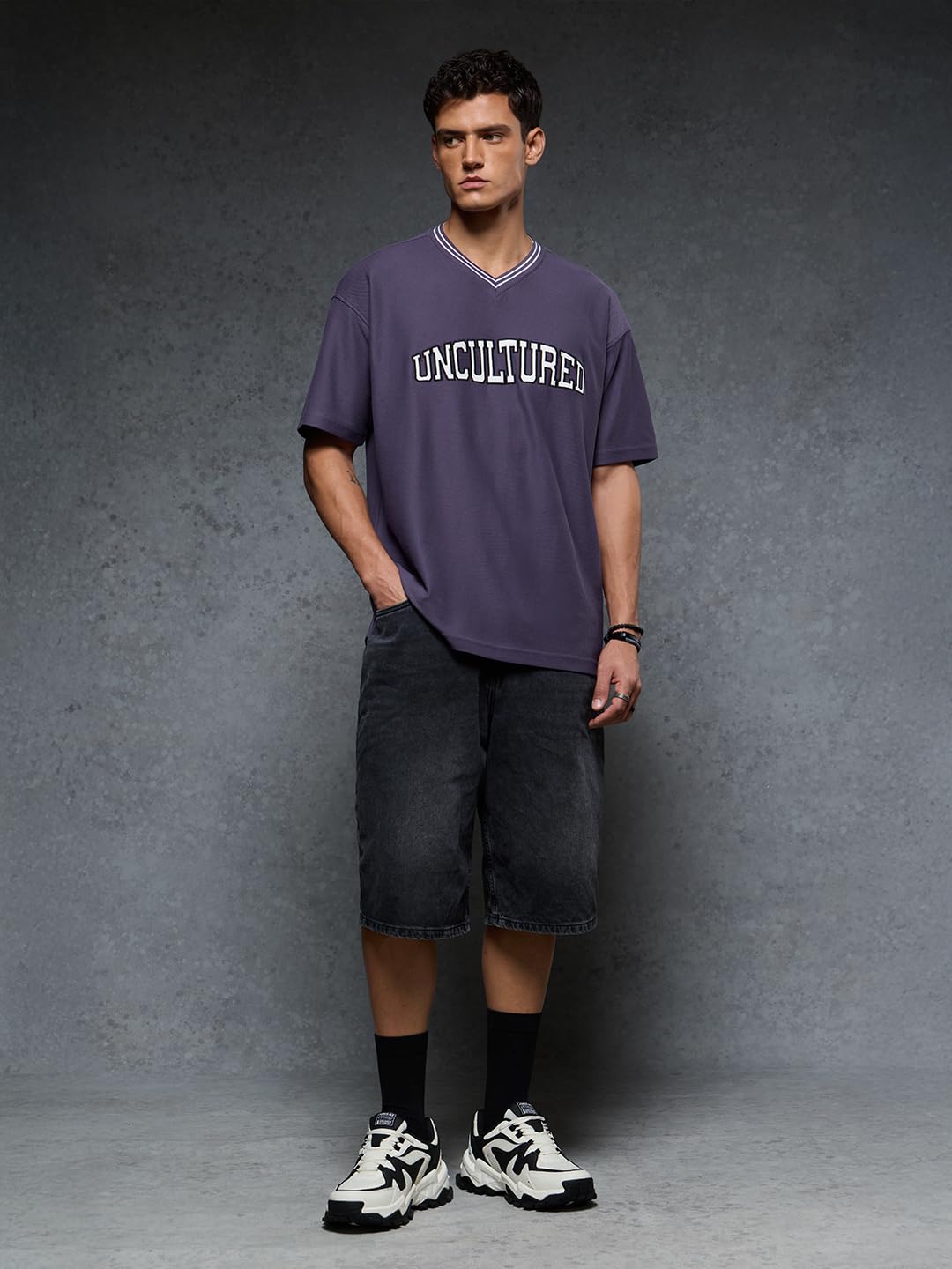 The Souled Store T-shirt testurizzata: Verizon uomo e ragazzo manica corta scollo a V viola scuro misto cotone ricamato oversize spalla goccia grafica streetwear casual estate t-shirt