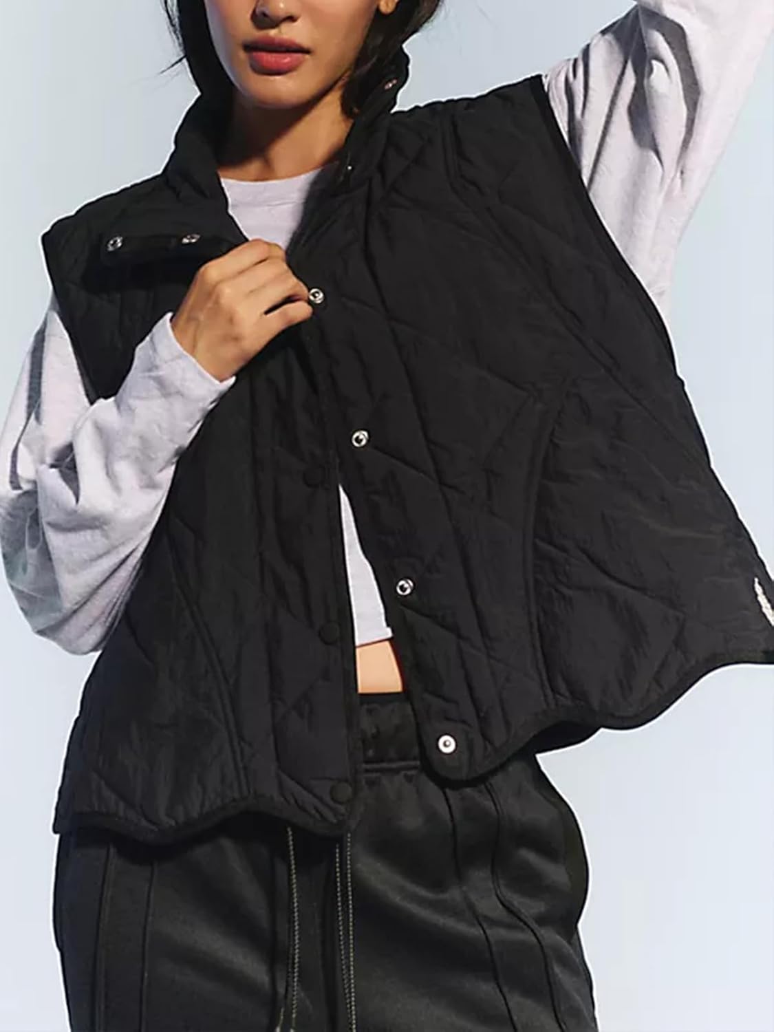 Women Quilted Vest Stand Collar Sleeveless Lightweight Button Down Cropped Outerwear Wavy hem Coat with Pockets - Image 2