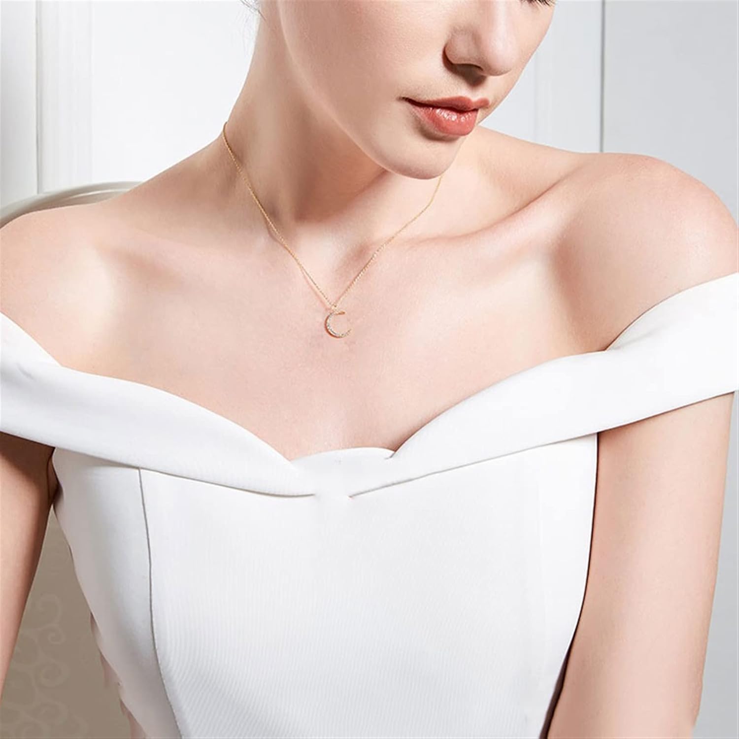 Necklace Jewelry Creative Moon Pendant Necklace Shiny Charming Woman Necklace for Girlfriend, Wife, Mom Collar Chain Necklace