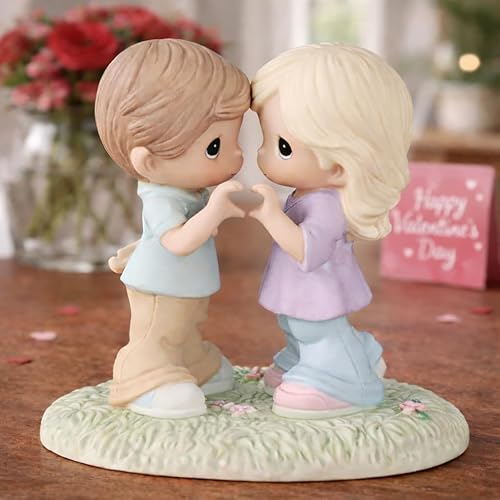 Miniatura 5 de Precious Moments 231020 "Love Will Keep Us Together - Elegante figura de porcelana de bisque