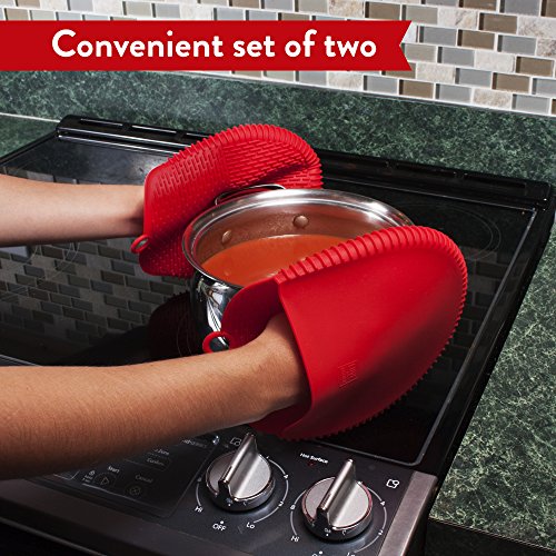 Premium Silicone Oven Mitts and Pot Holders. This 100% Silicone Pot Holder is Flexible, Durable, Easy to Clean. These Pot Holders for Kitchen are Healthier, Won\'t Grow Mold or Bacteria (Red, 1 Pair)