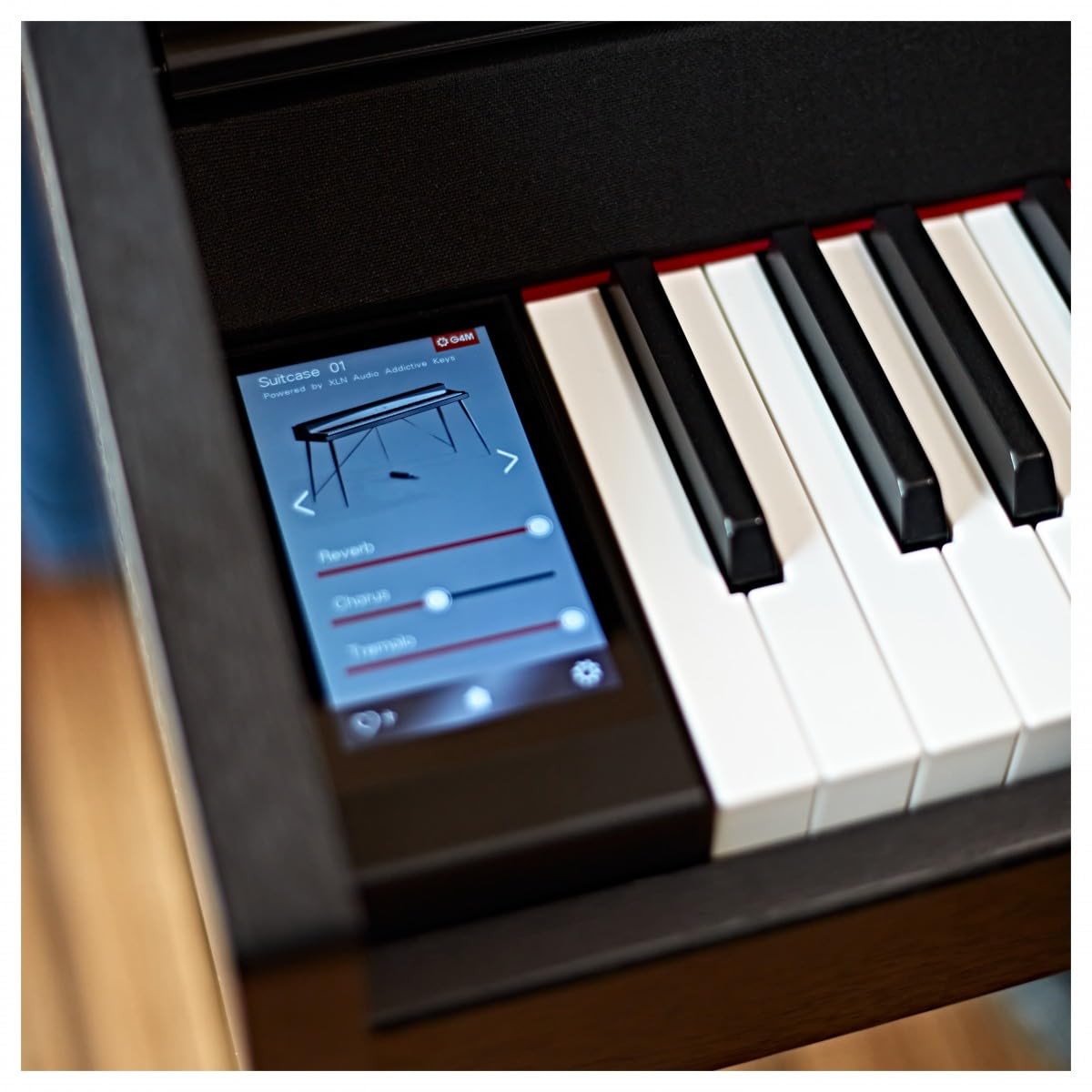 G4M Sonori Upright-Digitalpiano, niedrig, Mattschwarz | Kraftvolle Klangmaschine mit XLN-Audio-Addictive-Keys-Samples, Touchscreen-Interface, Echte Hammermechanik, Satin Schwarz