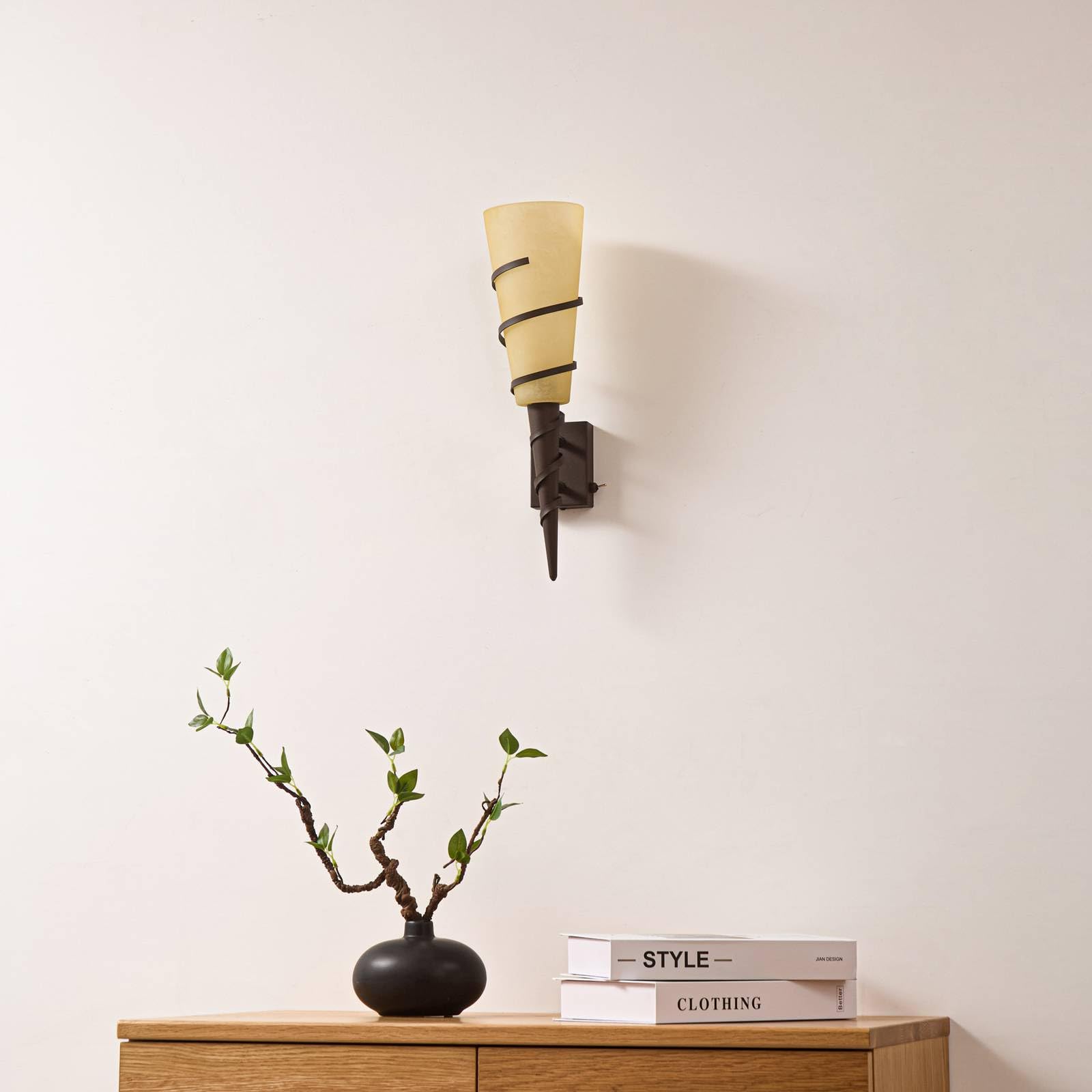 Lindby Glas Wandlampe rostfarben, Wandleuchte innen Wandfackel Uplight Effekt Wandbeleuchtung Wohnzimmer Esszimmer Flur 1x E14 ohne Leuchtmittel