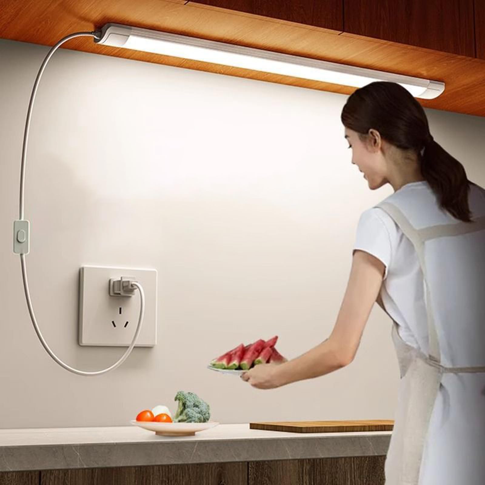 Lampa ścienna LED, magnetyczna lampa ścienna z przełącznikiem i nowoczesną taśmą LED z kablem zasilającym do szafy na ubrania, salonu i kuchni (biała)