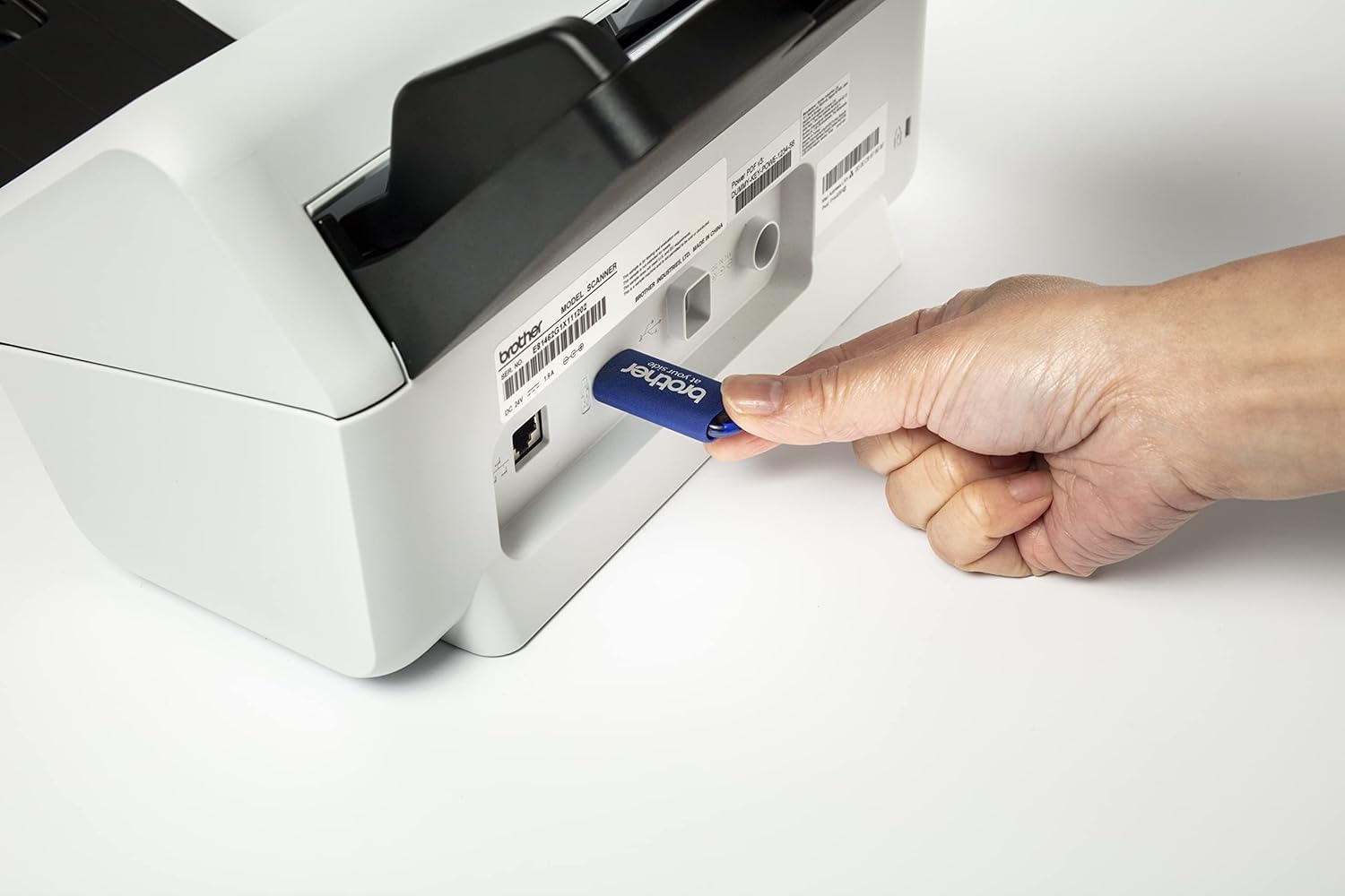 Brother ADS-4550W. Escáner A4 de sobremesa. Digitaliza a 70ppm a Doble Cara, con conexión a Red Cableada y WiFi