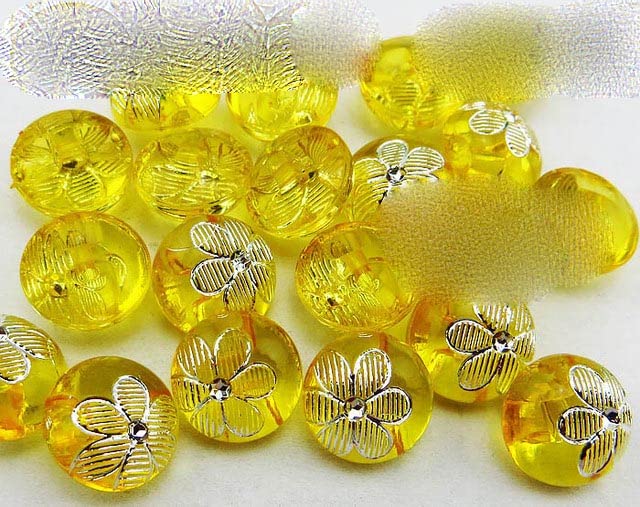50 Boutons Fleur Acrylique 11.5mm Avec Perle Dorée - Déco Scrapbooking, Couture, Vêtements - Blanc