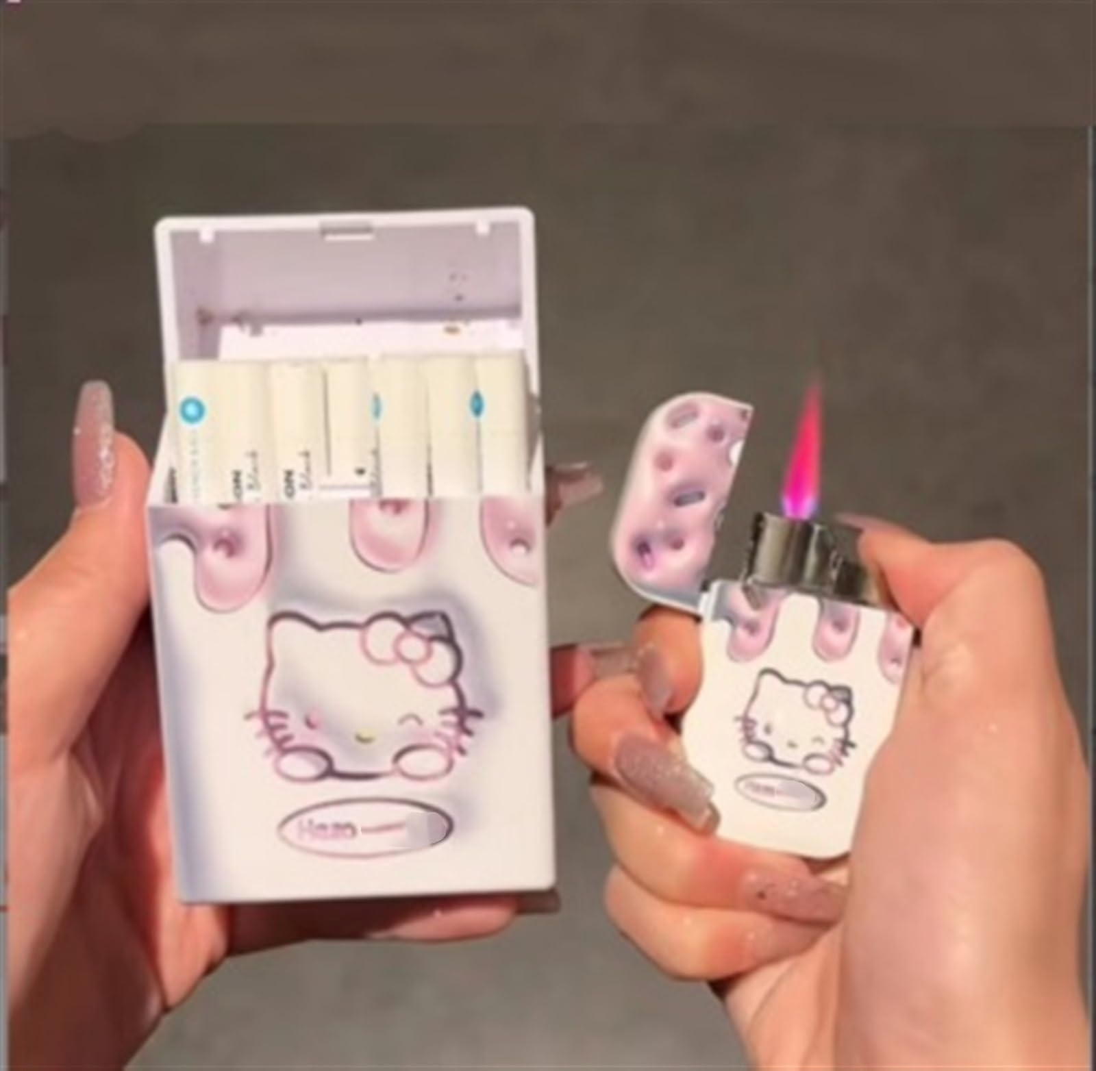 Pack Combin d'tui Cigarettes Hello Kitty avec Briquet Flamme Rose Coupe-Vent au Butane Rechargeable - Contient 20 Cigarettes - Idal pour Cadeaux d'Anniversaire : Amazon.fr: Mode Pack Combin d'tui Cigarettes Hello Kitty avec Briquet Flamme Rose Coupe-Vent au Butane Rechargeable - Contient 20 Cigarettes - Idal pour Cadeaux d'Anniversaire : Amazon.fr: Mode