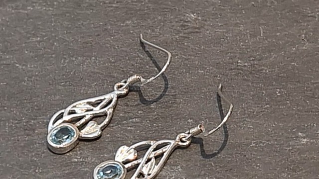 Alexander Castle Charles Rennie Mackintosh - Orecchini a goccia in argento Sterling 925 con topazio blu, per donne e ragazze, con confezione regalo, 20 x 10 mm, Argento sterling, Topazio
