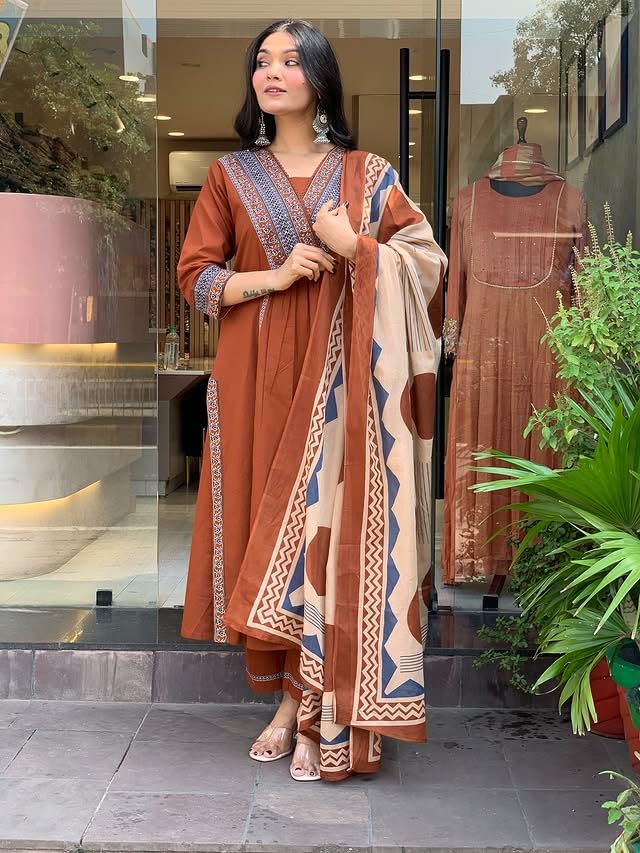 Image of MEERA FAB Women Floral Printed Pure Cotton Straignt V-Neck Kurta with Trousers & Dupatta