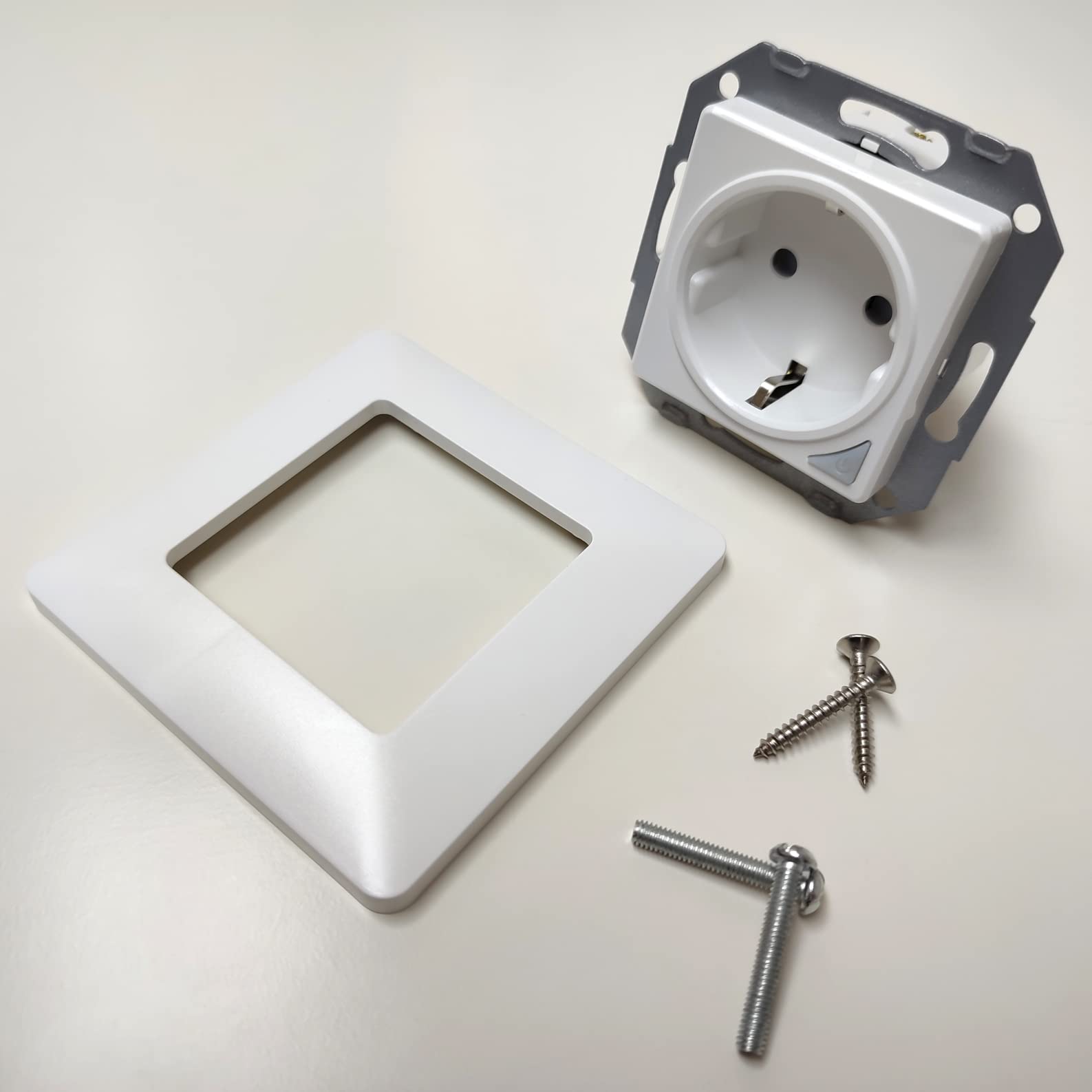 LED ATOMANT Intelligente Doppelwandsteckdose Wifi 16 A