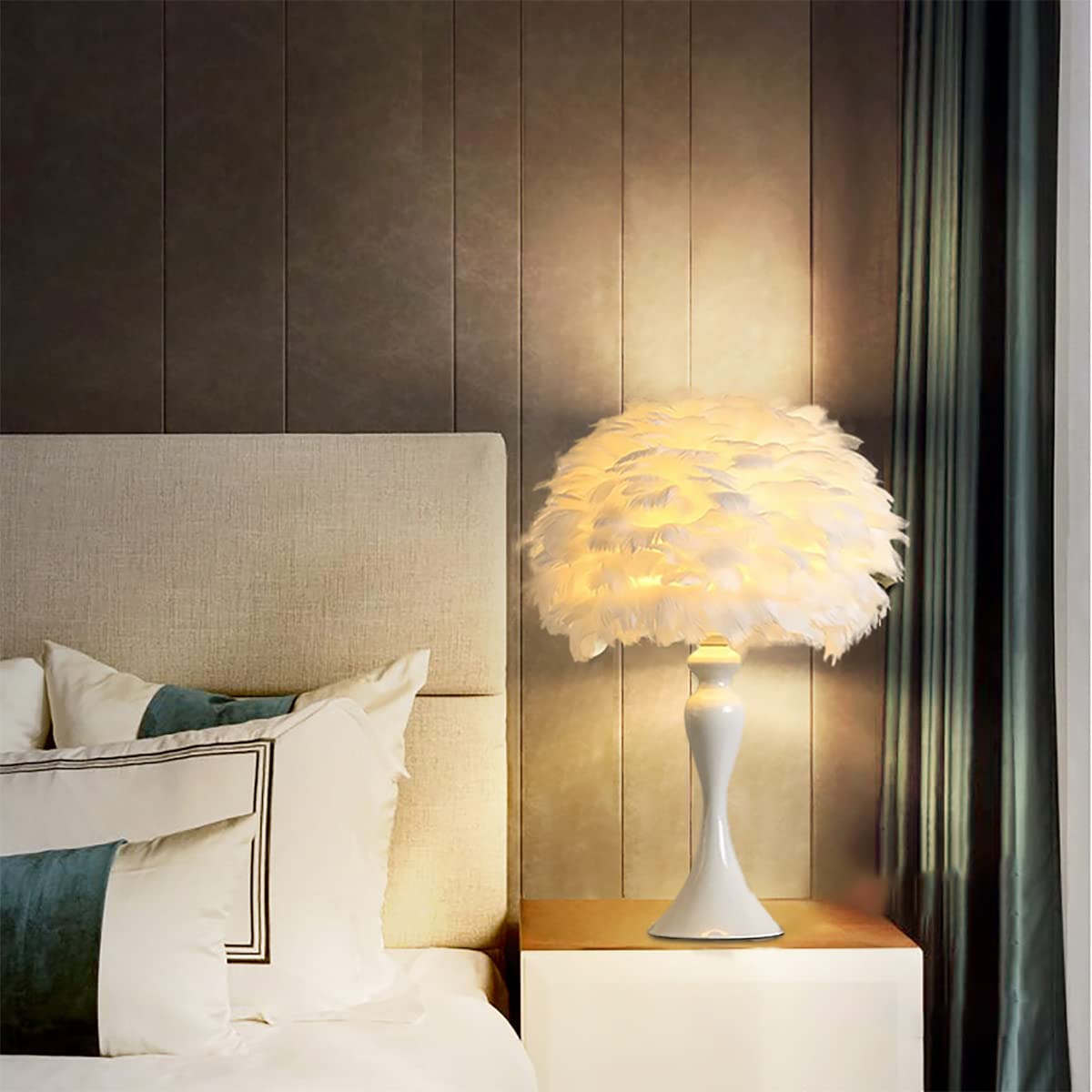 Lampa stołowa z piórami z metalową podstawą - elegancka lampka nocna do dekoracji sypialni i salonu