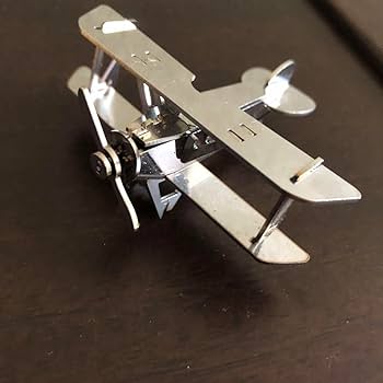 金色航空機モデル プロペラ付き Amazon.co.jp: 飛行機 模型 プロペラ機 銀色 プロペラ回ります