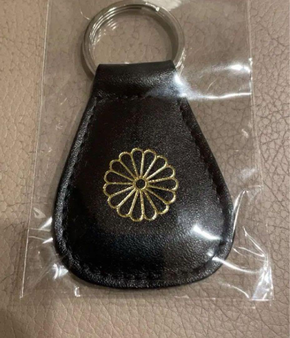 キ*e様 皇居限定　レザー ケース 黒 ゴールド装飾 Amazon.co.jp: 皇居 キーフォルダー 天皇 革製 ブラック U : ファッション