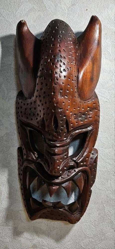 木彫り／お面／魔除け／壁掛け／骨董 般若面 匠の技術で彫られた壁掛け用木彫り 楠面 般若面 木彫り