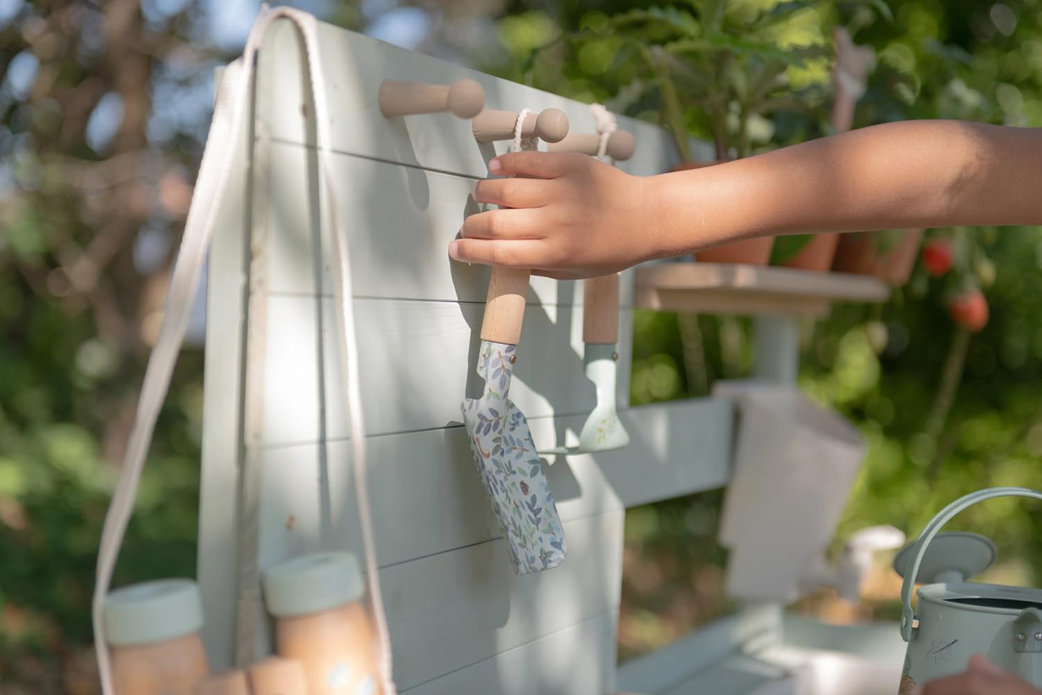 Little Dutch Matschküche - Spielküche für den Garten - Outdoorküche für Kinder - Holzküchen für Kleinkinder - Rollenspiel für Jungen und Mädchen ab 3 Jahren - aus Holz