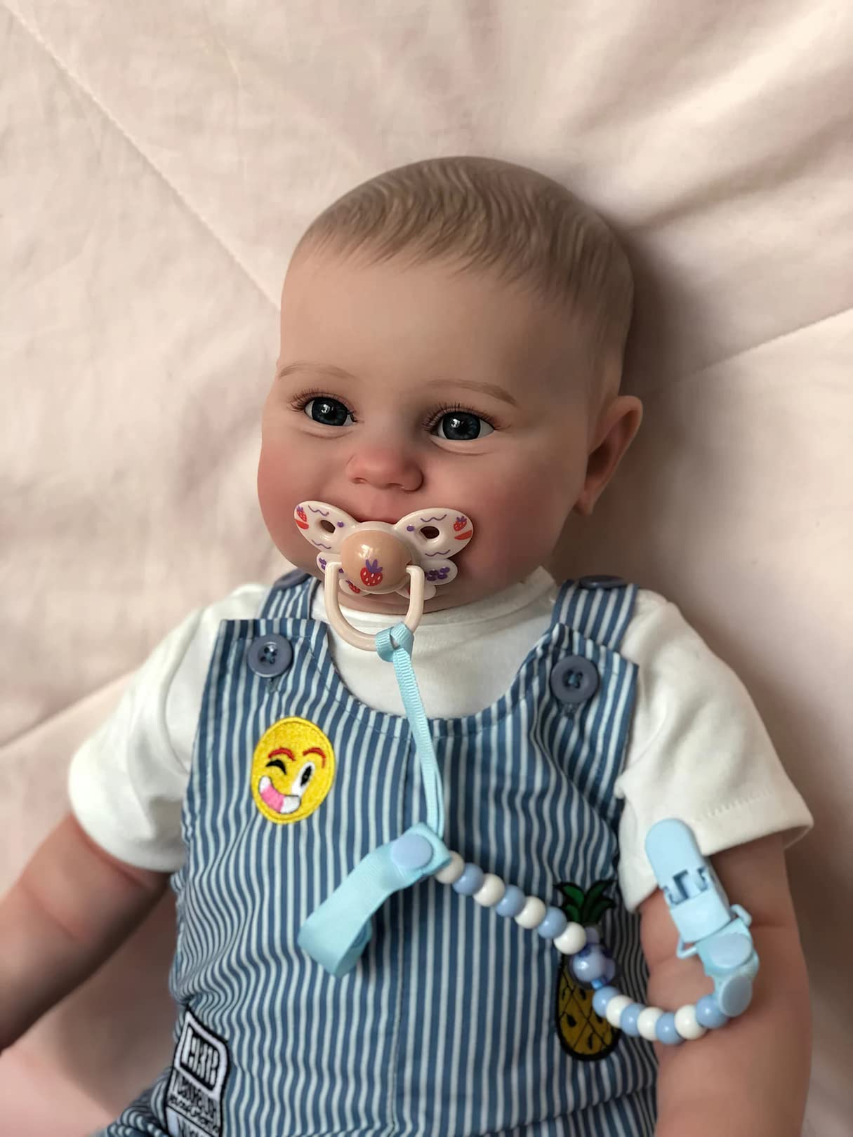 MineeQu 24 Zoll Wahres Leben Große Größe Süßes Lächeln Reborn Babypuppen mit magnetischem Schnuller Realistische Neugeborene Kleinkinder Puppen, die echt Aussehen und Sich echt anfühlen