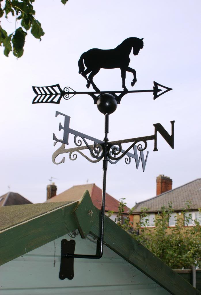 GAP GARDEN PRODUCTS - Horse Design Weathervane. Solid Metal Construction and Coated in a Durable Black Finish
