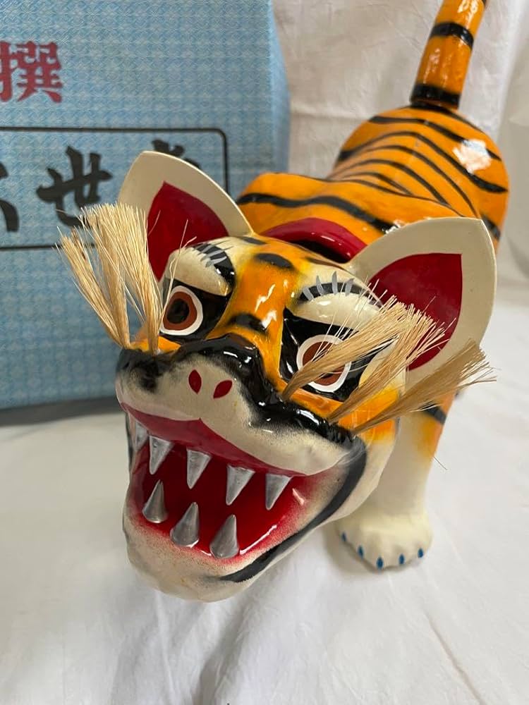 Amazon.co.jp: 出世虎 首振り 置物 : おもちゃ