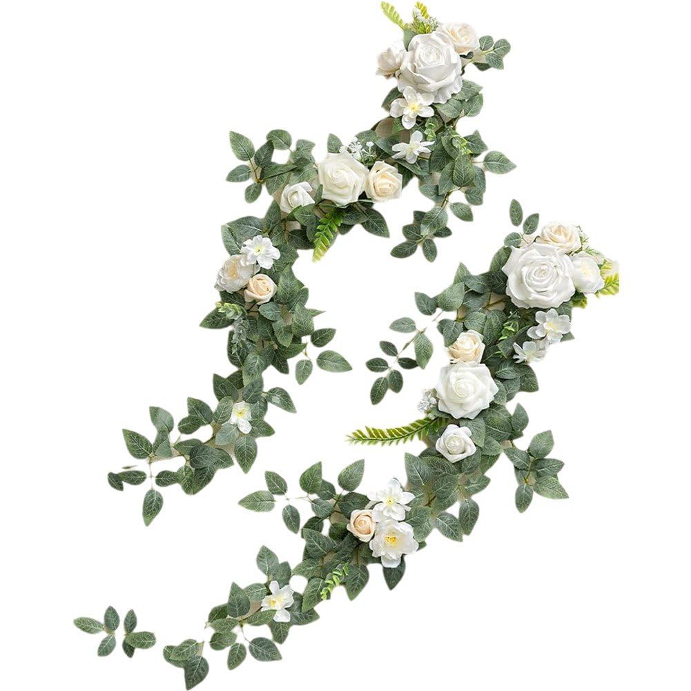 Chaise de mariage parée de fleurs artificielles pour dossier et réception