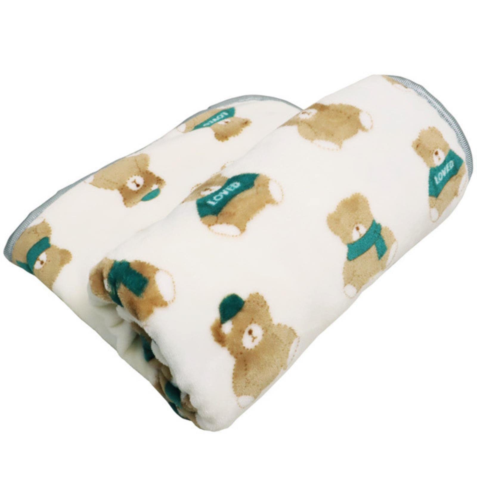 Couverture pour chien UKKO installée sur le canapé pour créer un nid douillet au salon en hiver
