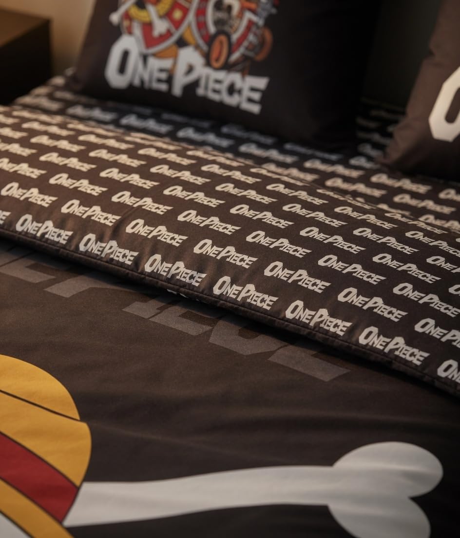One Piece Bettwäsche 4-teilig Jolly Roger 240x220 + Spannbettlaken 140x200 | Mikrofaser Oeko-Tex | 2 Kissenbezüge 63x63 | Jolly Roger Thousand Sunny | Offizielle Lizenz | Teenager 15-30 | Wendbar