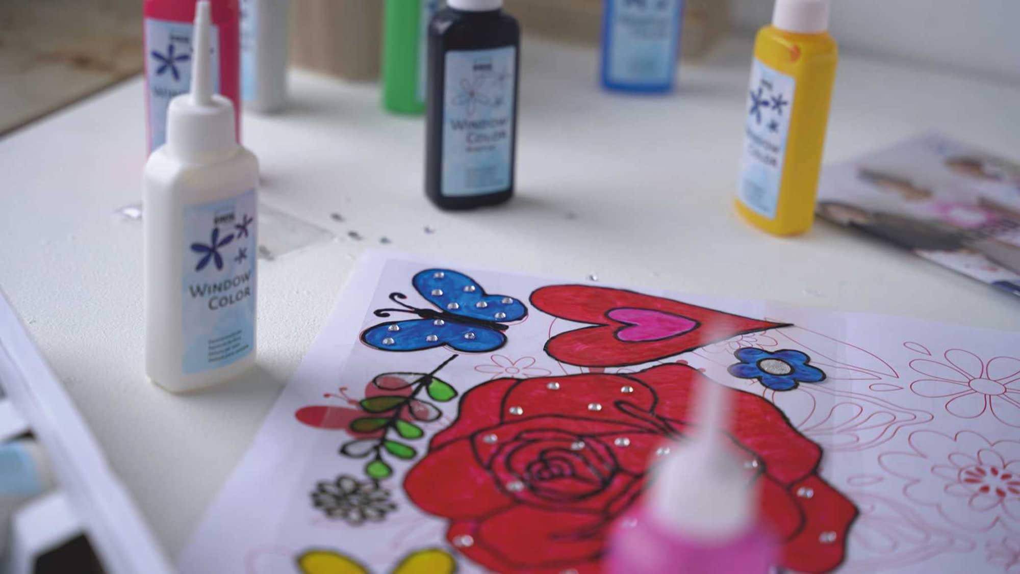 KREUL 42849 - Window Color XXL Set, 10 x 80 ml peinture pour fenêtres, inclus 80 ml de contour, film spécial, 150 pierres décoratives et modèles avec fleurs et mandalas