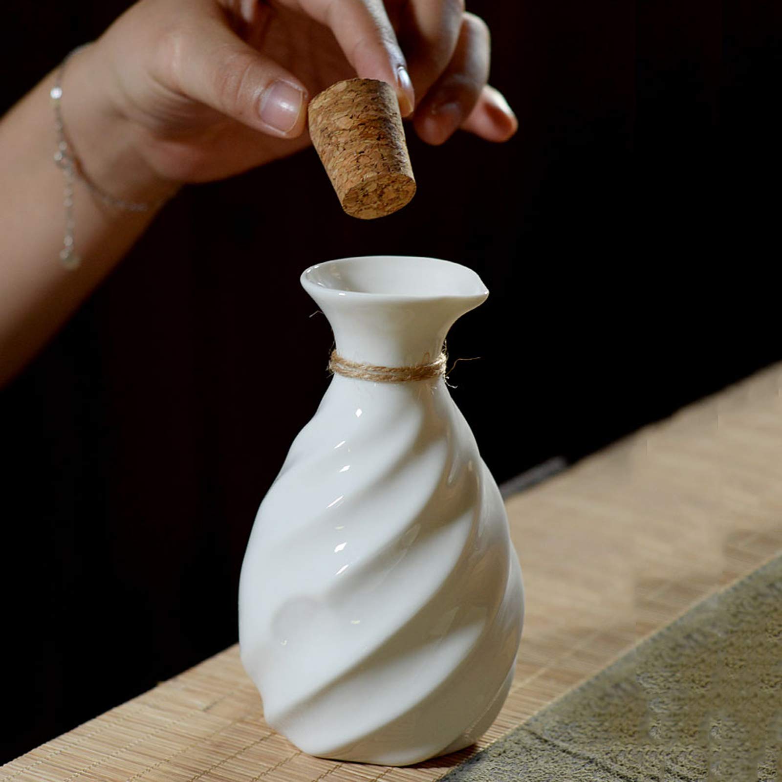 Tasse à saké traditionnelle, verres à vin en céramique, service à saké avec base thermostatique, kit de boissons chaudes japonaises traditionnelles, 6 pièces comprenant 1 poêle, 1 bouteille de saké et