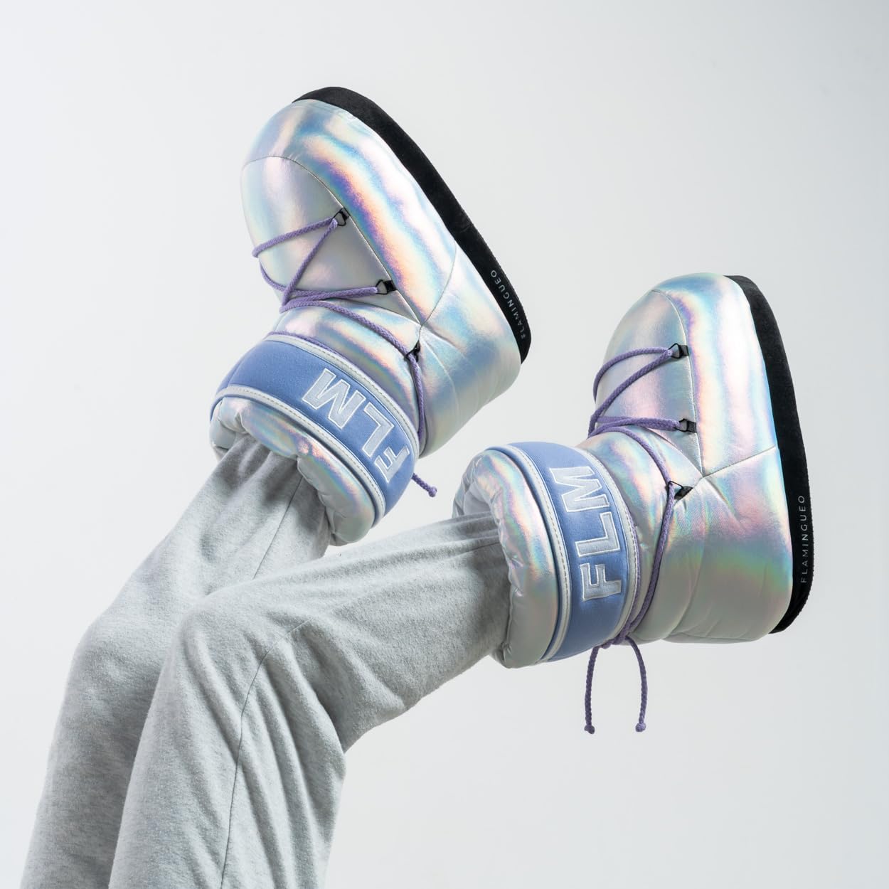 Flamingueo Zapatillas Casa - Pantuflas - Diseño Sneakers - Unisex - Slippers - 100% Poliéster Ultrasuave - Antideslizantes - Talla Única