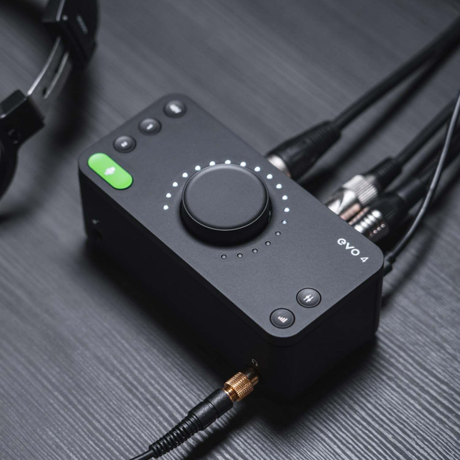 Audient EVO4, EVO 4 USB Audio Interface Soundkarte für Musikproduktion (2 in / 2 out USB-Audiointerface, 48 Volt Phantomspeisung, 2 Mikrofon-Vorverstärker, etc.)