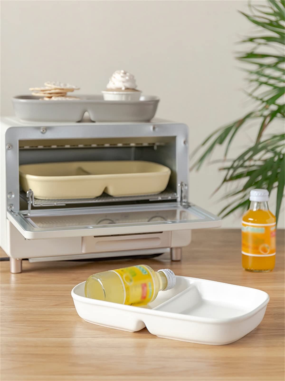 Taca do serwowania z 2 przegródkami, dzielone talerze Wyjątkowy talerz porcelanowy z przegródkami Podawaj chipsy i dipy, cukierki, orzechy, owoce, warzywa Dania z przekąskami Idealne na imprezy (Colo