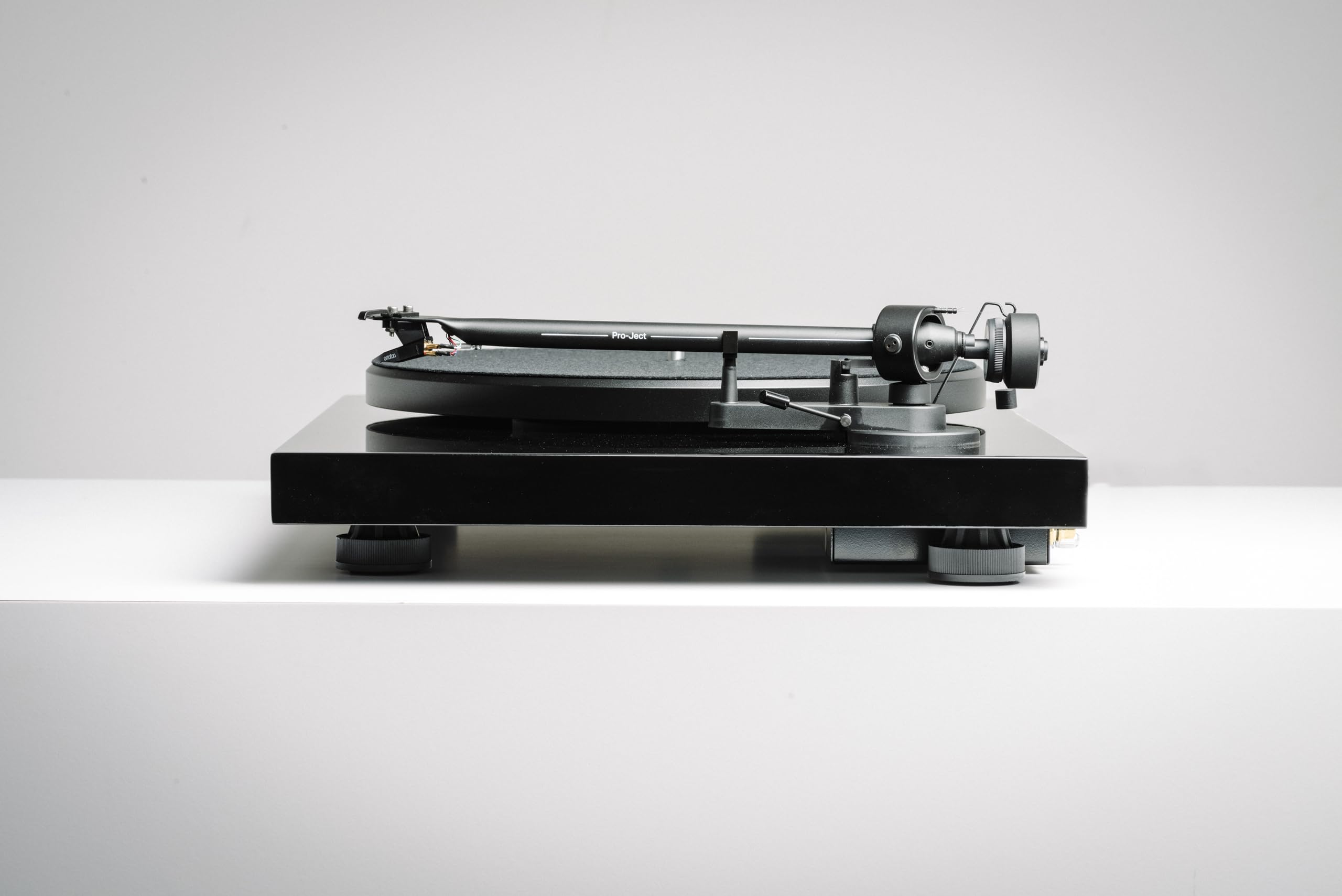 Pro-Ject Debut III giradischi colore nero lucido (Ortofon OM5E)