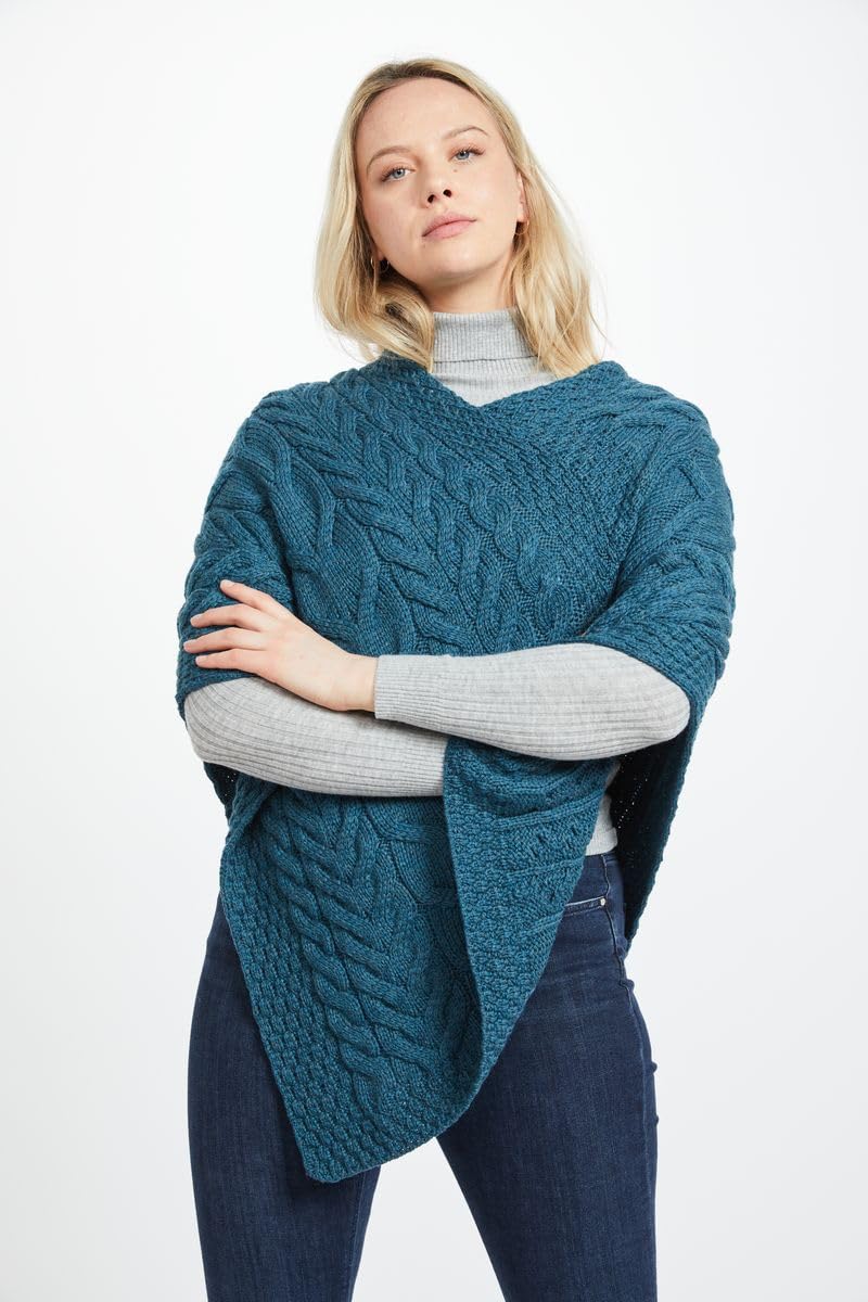 Aran Woollen Mills Poncho en Tricot Irlandais pour Femme Cardigan Triangulaire en Laine Mérinos Supersoft Fabriqué en Irlande