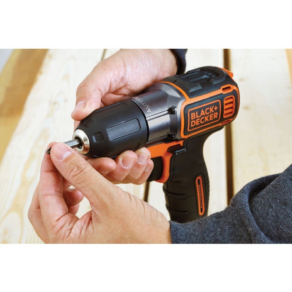 Black + Decker AutoSense ASD18K wiertarko-wkrętarka akumulatorowa (18 V 1,5 Ah, z automatyczną regulacją momentu obrotowego, z akumulatorem i ładowarką do szybkiego ładowania 90 min,