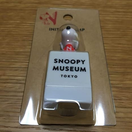 Amazon スヌーピーミュージアム 限定 イニシャルスタンプ Nアルファベット 英語 東京 スヌーピータウンショップ アニメ 萌えグッズ 通販