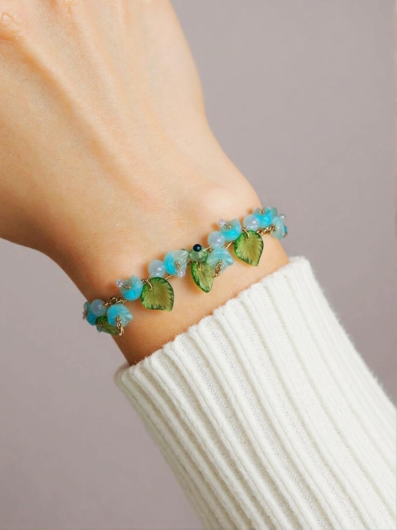 Leaf Beads 450PCS Green Beads for Jewelry Making Acrylic Green Leaf Charms Plant Bead for beaded plant Earrings Necklaces Bracelets DIY Crafts