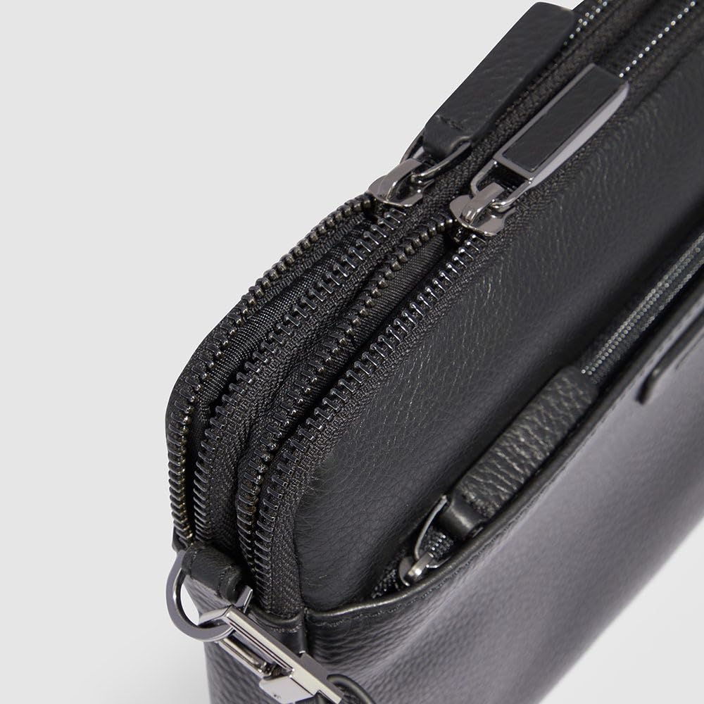 PIQUADRO – Pochette Modus in Pelle – Porta iPad® Mini, 2 Scomparti, Polsiera Rimovibile – Protezione RFID – Colore Nero – Uomo