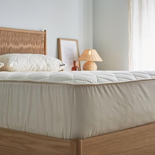 Woolroom Deluxe Hypoallergenic Mattress Protector Full Size - 100% Natural Thermoregulating British Wool Mattress Pad - Promotes Sleep Hygiene & Mattress Protection - Machine Washable Mattress Cover