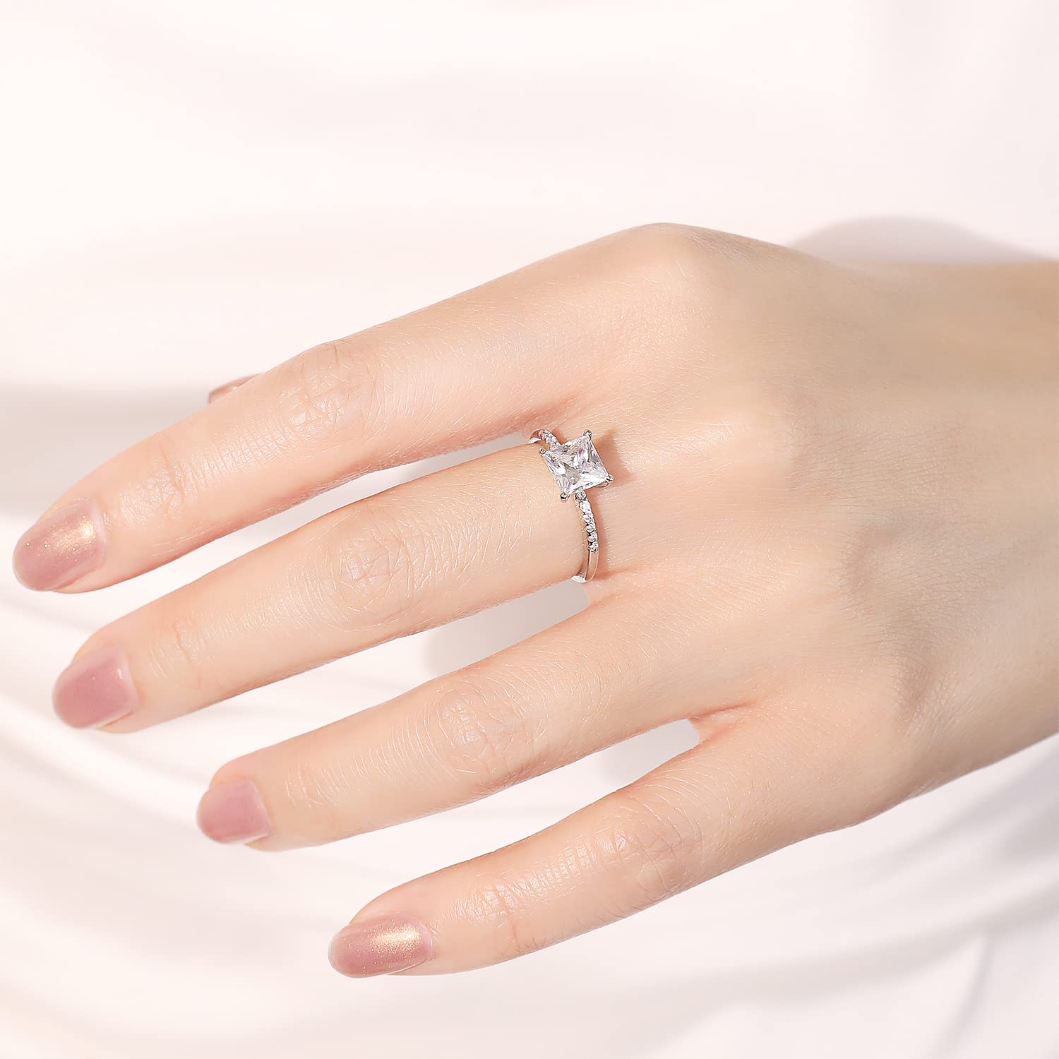 Anello di fidanzamento con diamante taglio principessa per donne in argento Sterling 925 Anello di promessa regolabile Anello con diamante