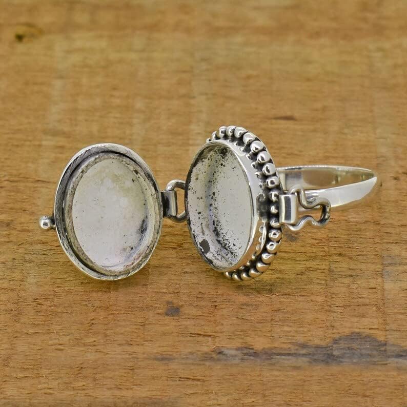 Natural Rainbow Moonstone Ring, Poison Box Ring, Oval ~ Gemstone Ring, Moonstone Jewelry, June Birthstone Ring, Openable Poison Ring, Poison Ring, Locket Ring, Blue Flash Ring, Artisan design Ring