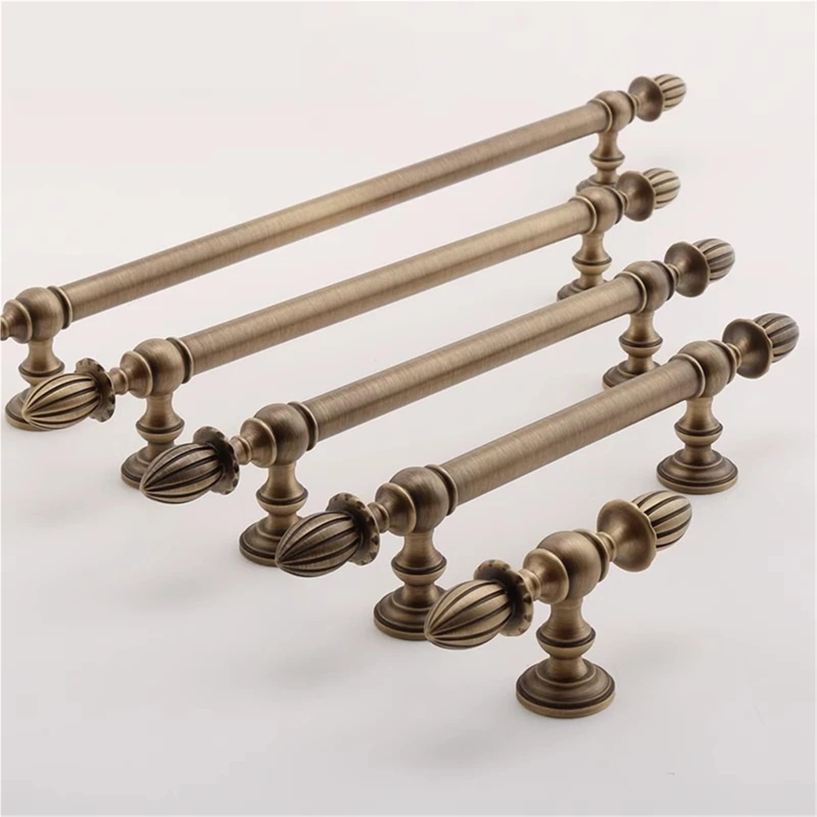 Poignées de tiroir de garde-robe en laiton C-8061 avec entraxe long 224mm