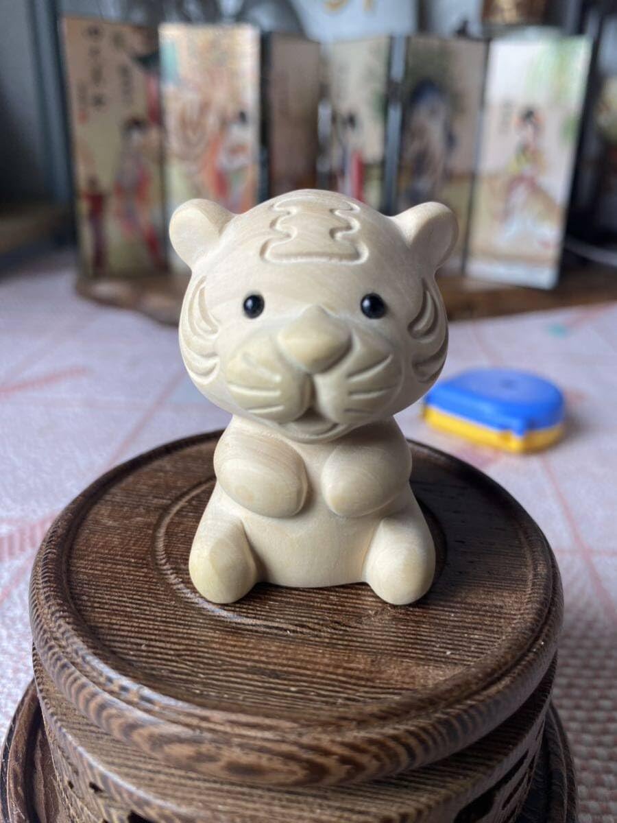 Amazon.co.jp: 可愛い虎 高級木材彫刻 置物 : Home & Kitchen