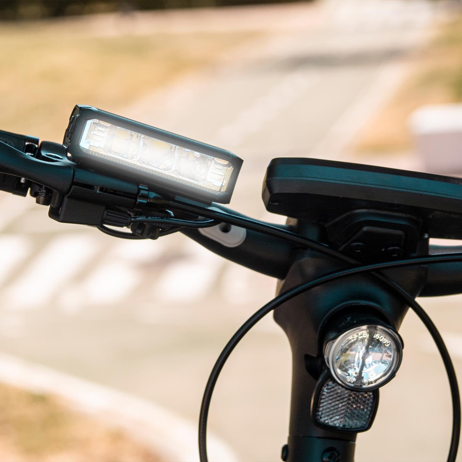 SmartGyro - Foco Bike/Scooter Pro HD LED para Patinetes Eléctricos y Bicicletas, Alta Luminosidad, 4 modos de iluminación, con Batería