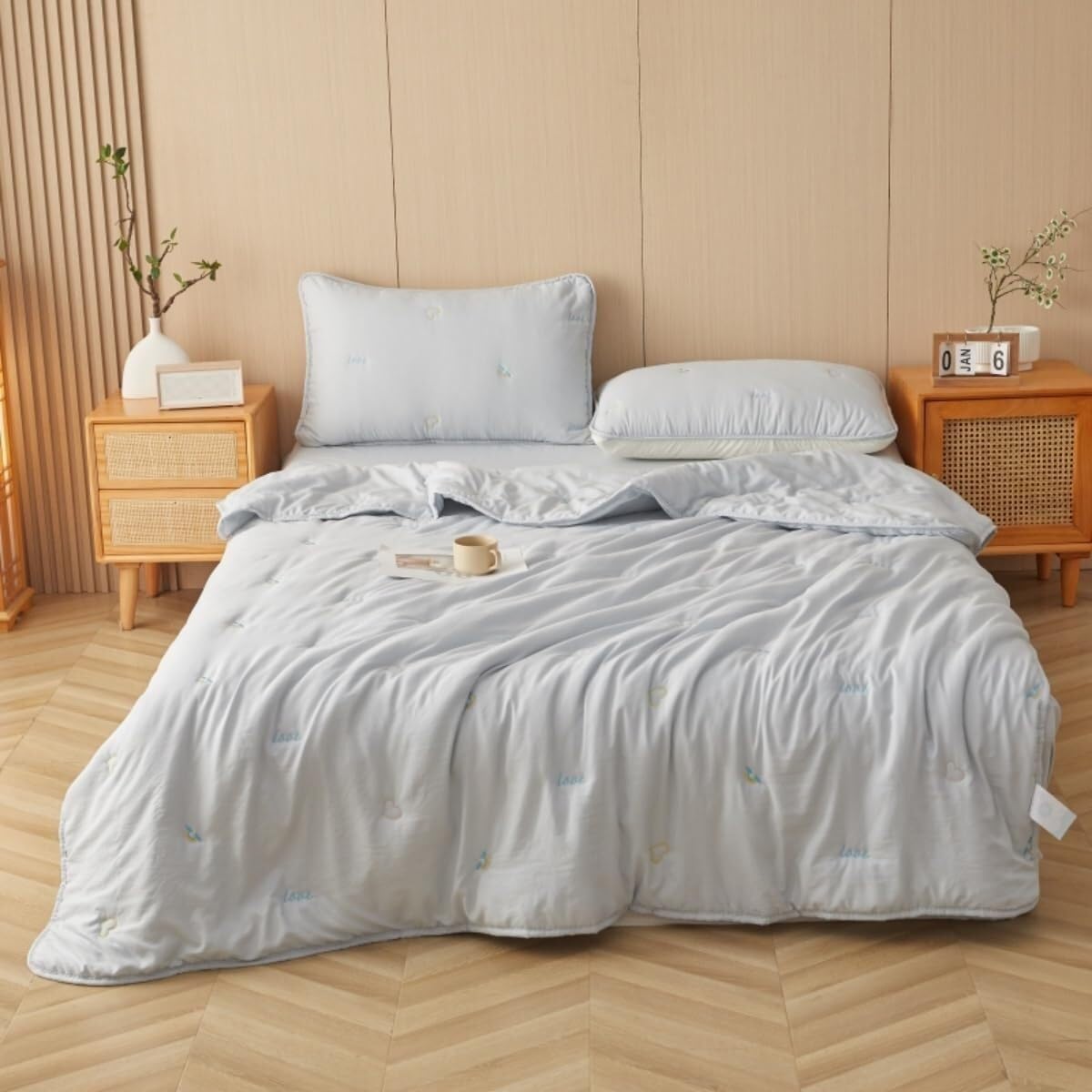 KIJyfgTR Plain-coloured Quilted Bedspread Embroidered Double-sided Quilted Microfibre Bed Blanket (blanket Only)