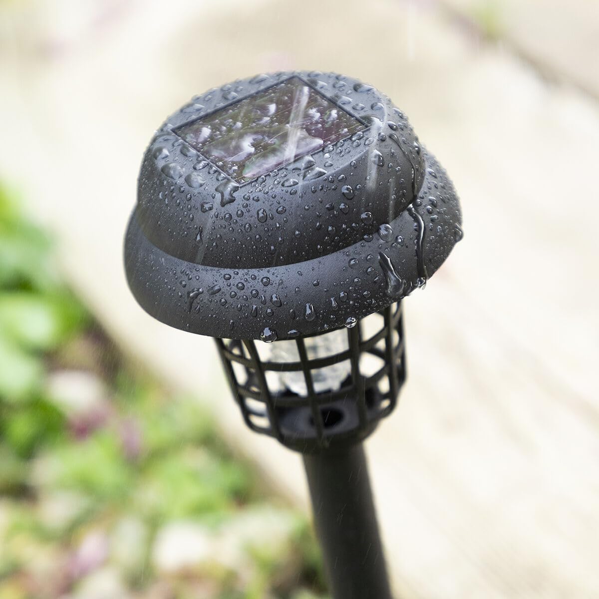 InnovaGoods® Lámpara Solar Antimosquitos, antimosquitos electrico eficiente Trampa Ecofriendly, Sin Químicos ni Olores. Carga Solar, Resistente al Agua IP44. Repelente Mosquitos para Exteriores.