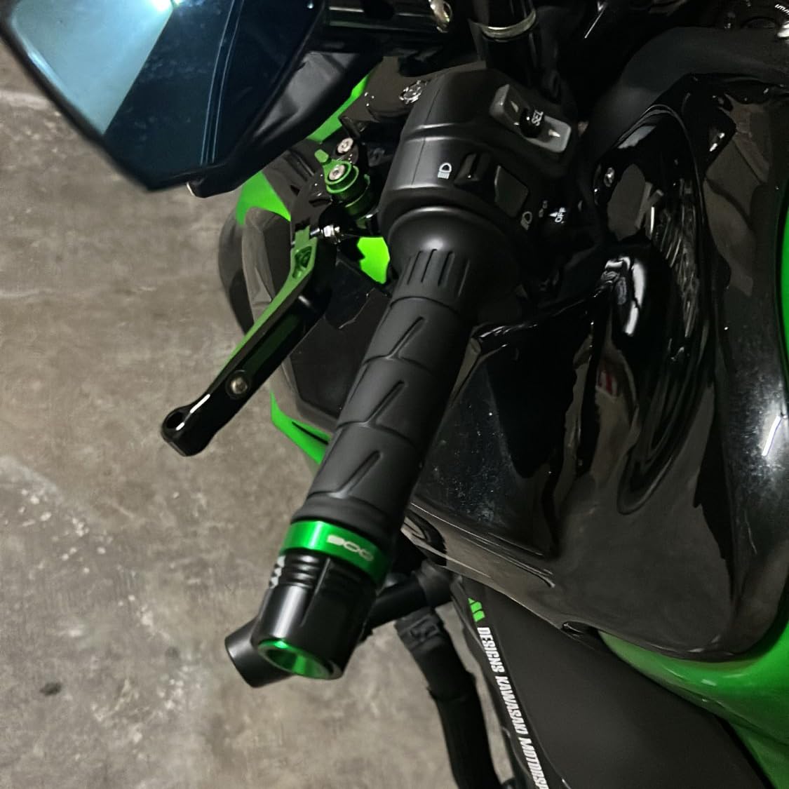 MOWOK Embout de Guidon Moto Accessoires pour Kawasaki Z900 Z800 Z1000 Z1000SX Z400 ZX6R ZX10R Z750 Ninja 250 300 1000 SX Versys650 2017-2025 Capuchons de Guidon (Noir)