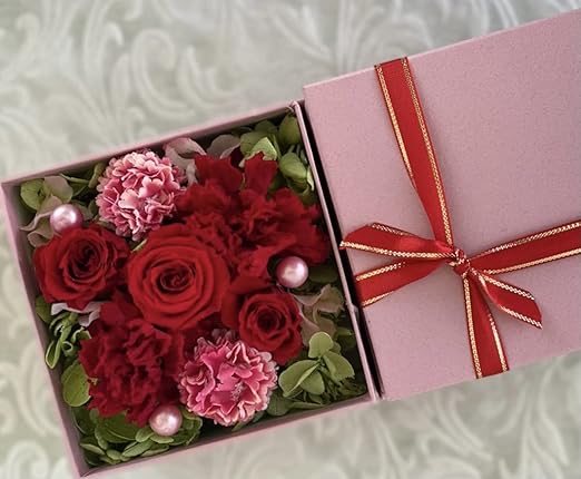 Amazon プリザーブドフラワー 薔薇 カーネーション アジサイ 枯れない 花 フラワー ギフト ボックスフラワー アレンジメント 母の日 父の日 卒業 入学 出産 お祝い 還暦祝い クリスマス プレゼント に最適 ギフト ボックス リボン付きボックス ラッピング 包装 レッド
